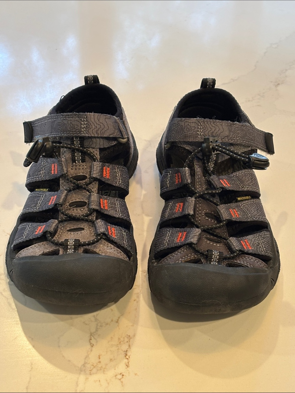 Keen Kid's Unisex Newport H2 Closed Toe Water Sandals in Gray/Black
